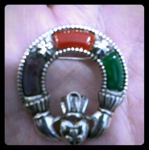 Soloor vintage Claddagh brooch